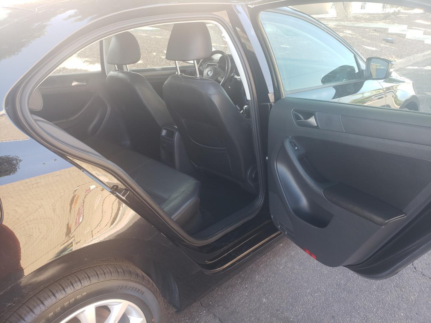 2012 /black Volkswagen Jetta SE (3VWDX7AJ6CM) with an 2.5 l5 engine, 6-Speed Automatic transmission, located at 323 E Dunlap Ave., Phoenix, AZ, 85020, (602) 331-9000, 33.567677, -112.069000 - 2012 Volkswagen Jetta,...... A True Must See!!....... No accidents, Cold AC, The car is gorgeous inside and out, Touch screen stereo/CD player, Bluetooth, satellite compatible, phone sync, power windows, power door locks, Clean Black interior Black with beautiful Black leather seats in near perfect - Photo#14